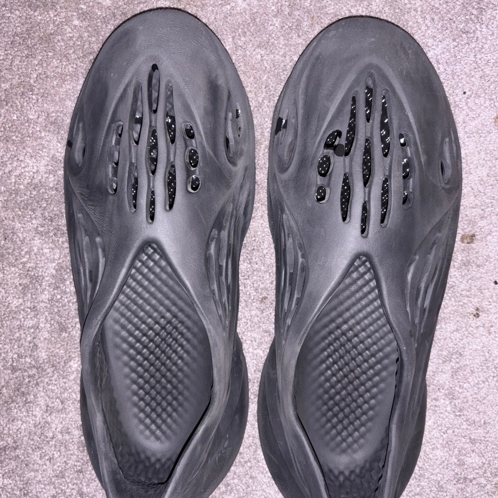 Men’s slides similar to Yeezys